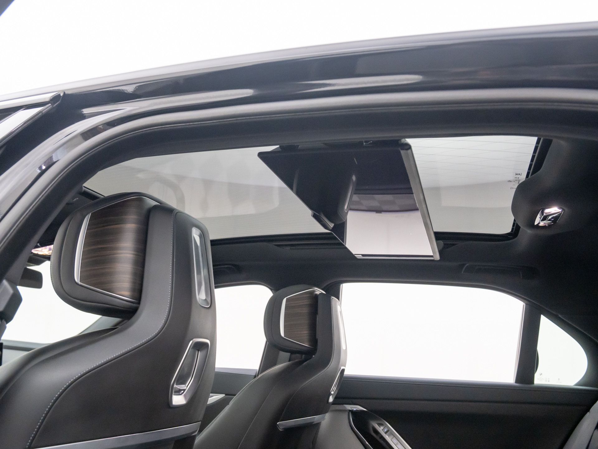 New 2025 Black Sapphire Metallic BMW xDrive60 image 16