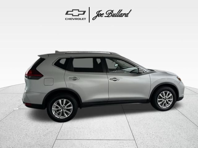 2018 Nissan Rogue SV photo 5