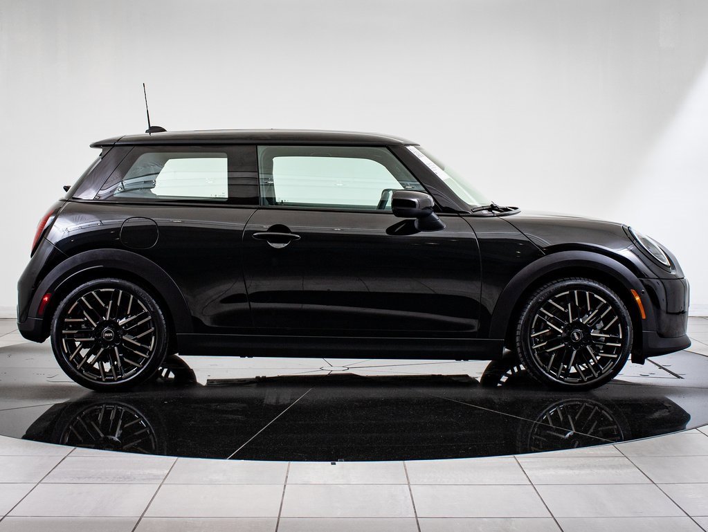 2025 Mini Cooper Signature photo 11