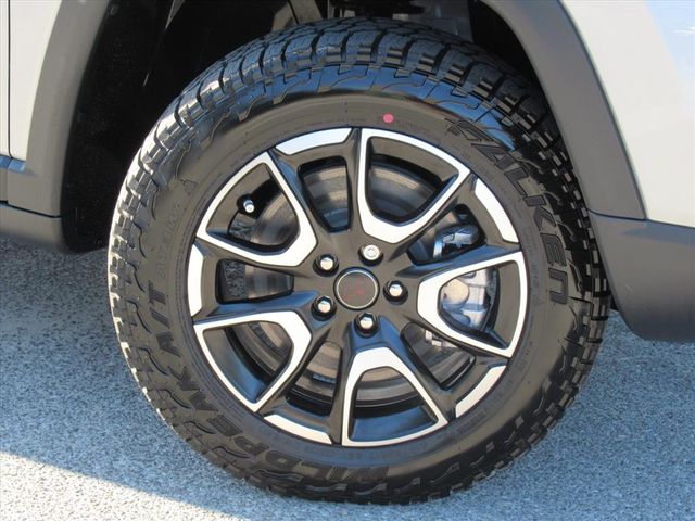 2026 Jeep Compass Trailhawk photo 3