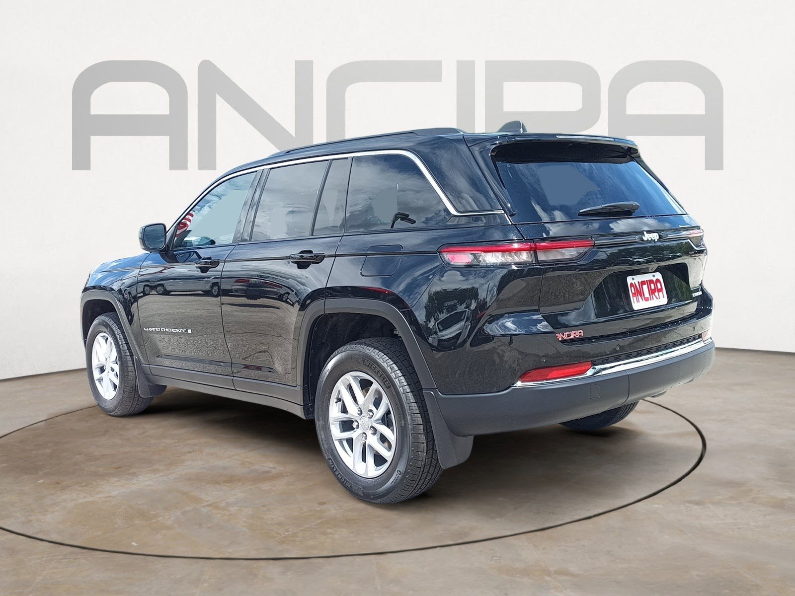 2025 Jeep Grand Cherokee Laredo X photo 2
