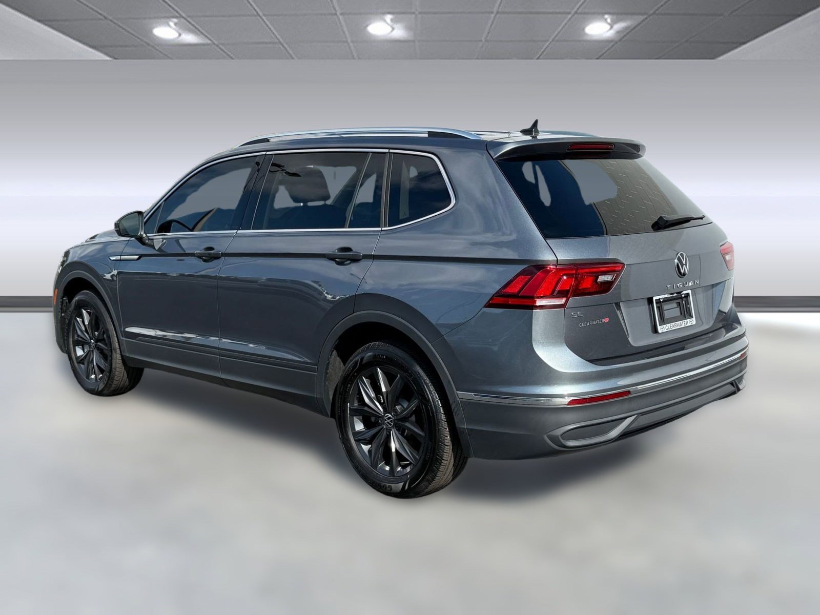 2024 Volkswagen Tiguan SE Wolfsburg Edition photo 3