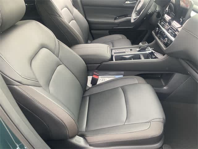 2025 Nissan Pathfinder SL photo 12