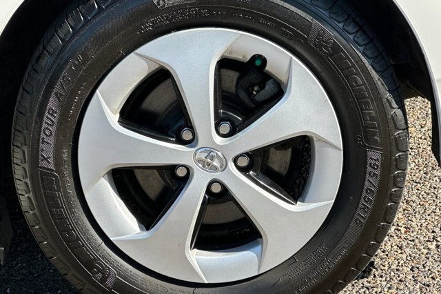 2015 Toyota Prius Three photo 25