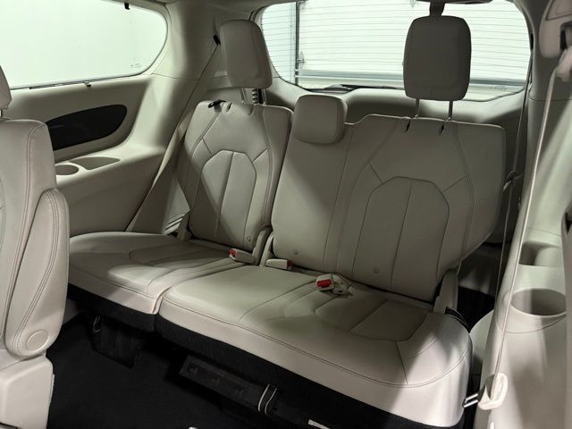 2021 Chrysler Pacifica Touring L photo 27
