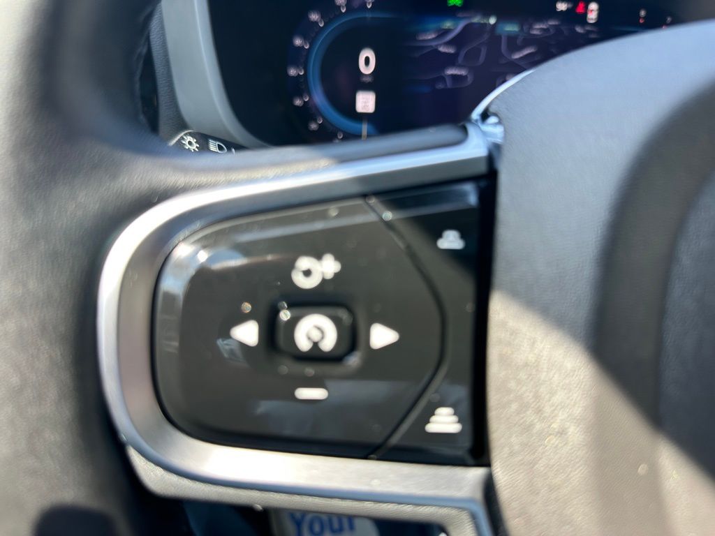 2025 Volvo XC60 B5 Plus photo 20