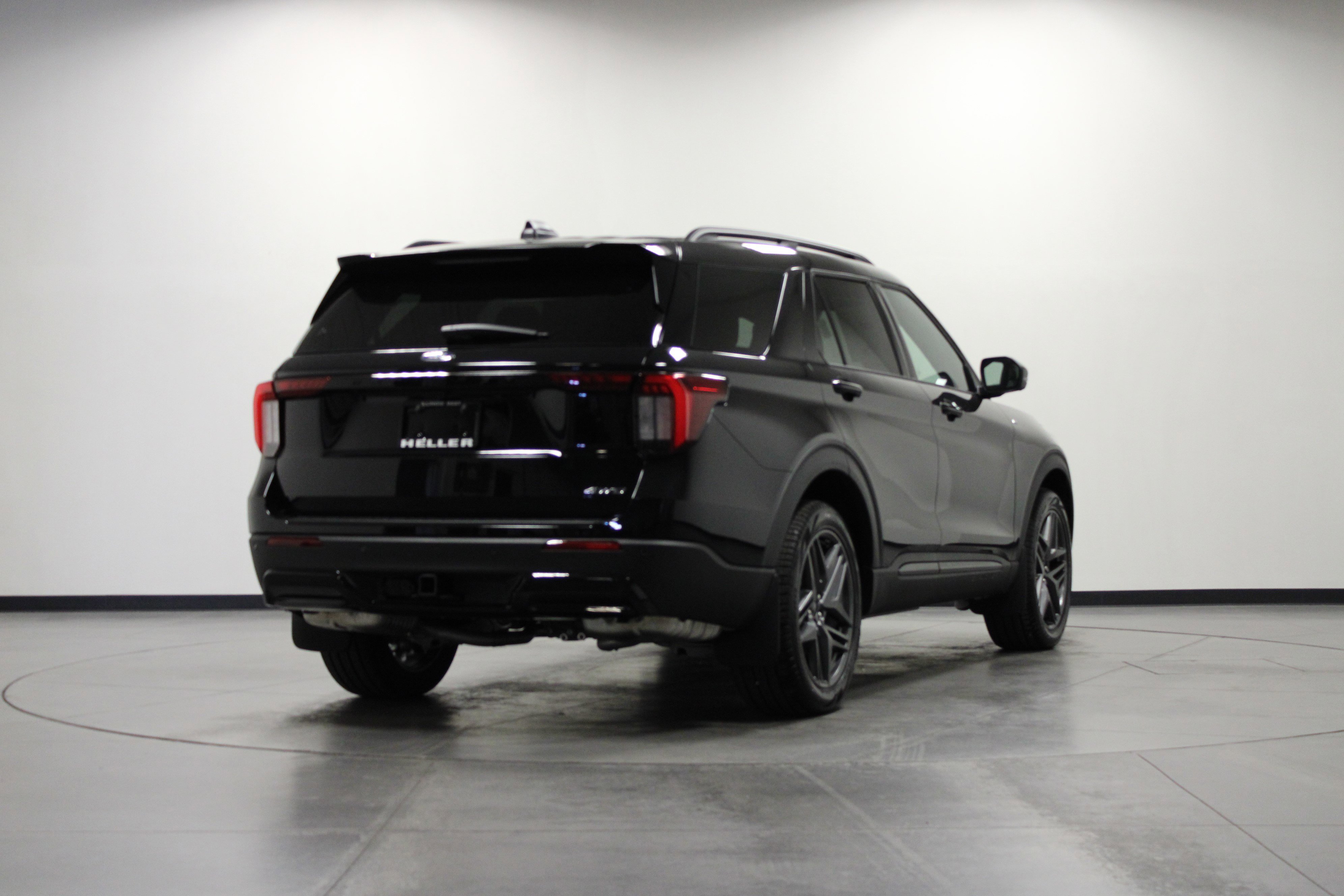 2025 Ford Explorer ST-Line photo 2