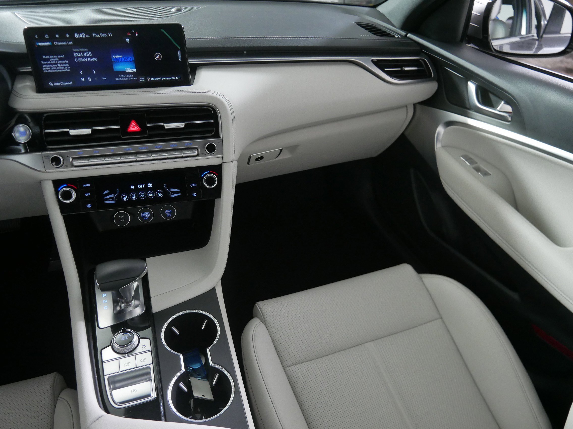 2024 Genesis G70 2.5T photo 11