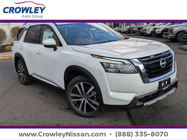 2025 Nissan Pathfinder Platinum's photo