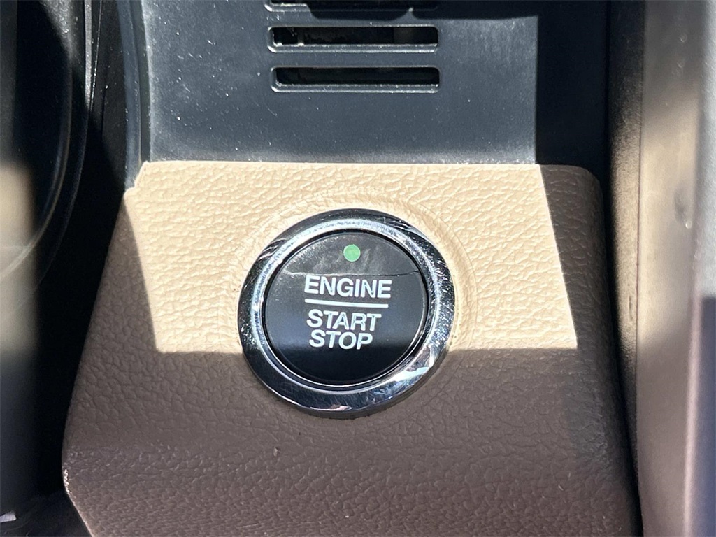 2017 Ford F-250 Lariat photo 29