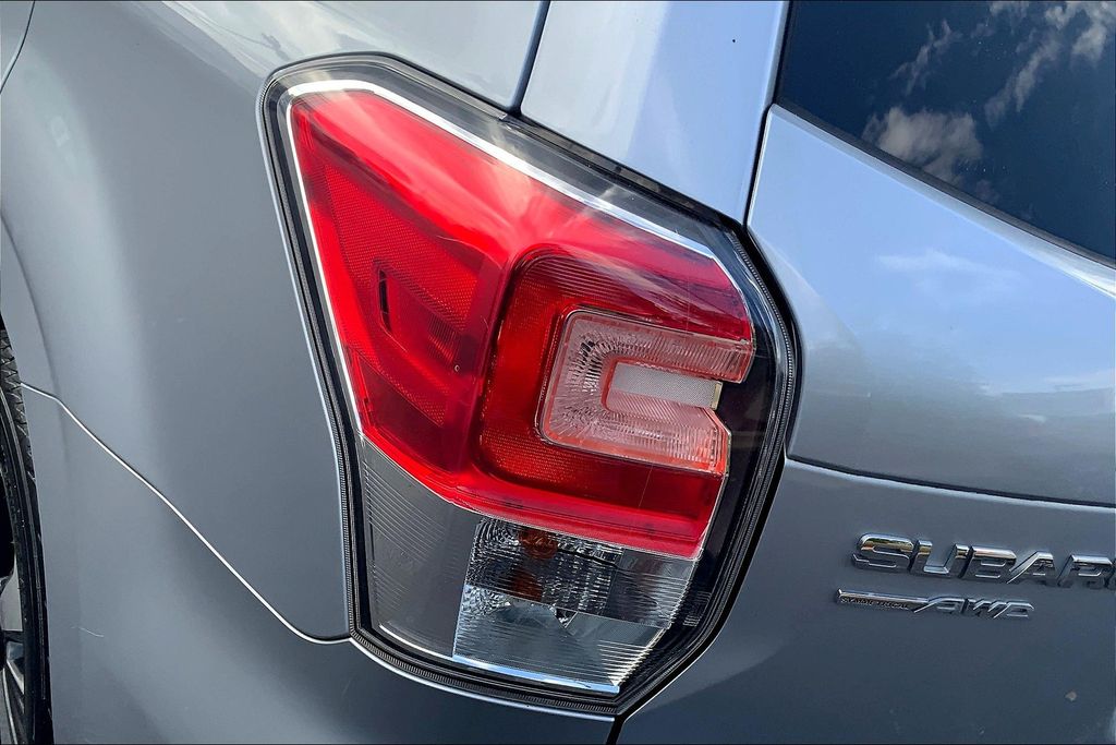 2017 Subaru Forester 2.5i Premium photo 28