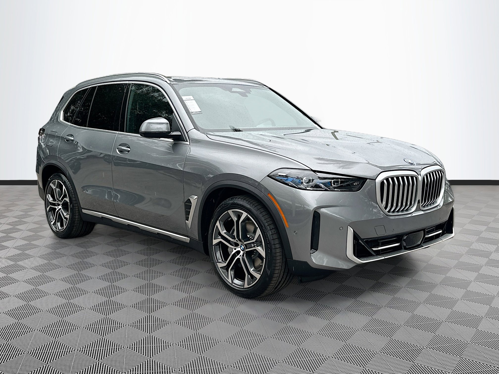 2026 BMW X5 50e's photo