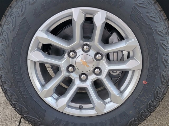 2025 Chevrolet Silverado 1500 LT photo 10