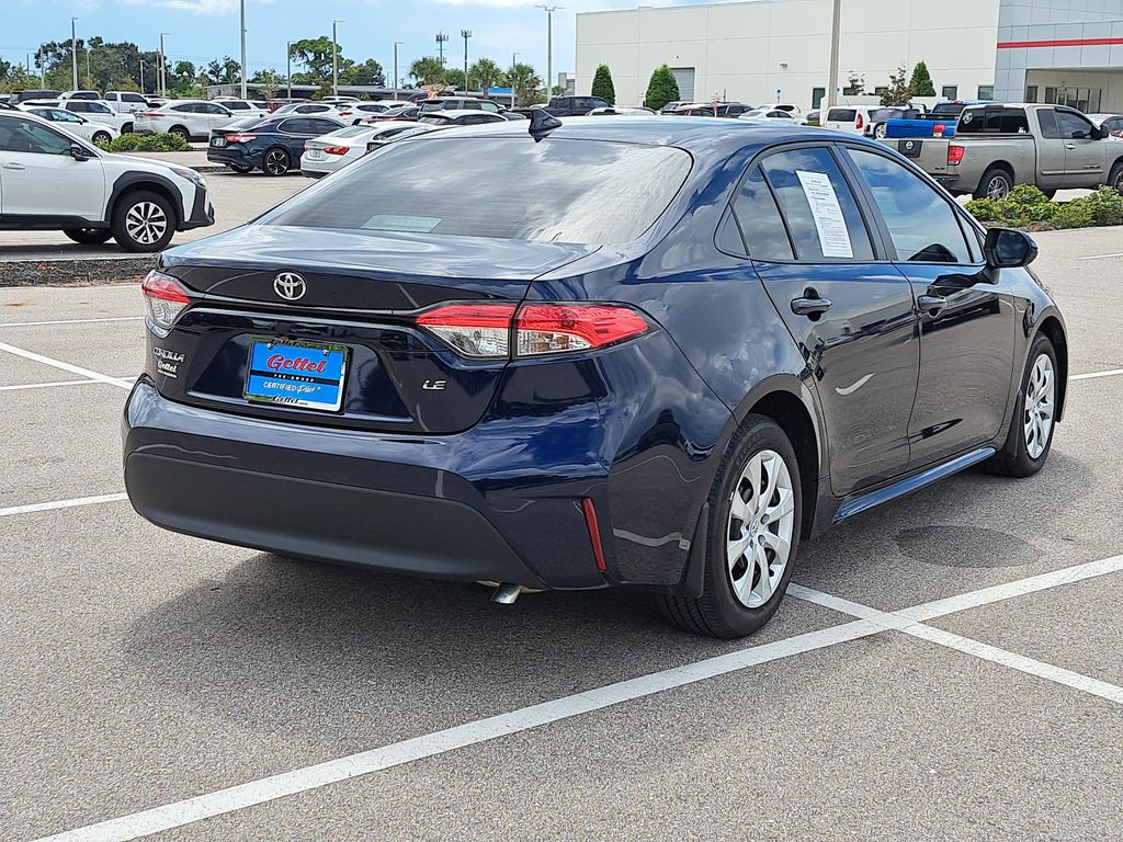 2025 Toyota Corolla LE photo 3