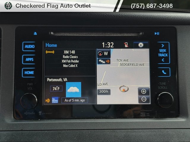 2015 Toyota Sienna XLE photo 13