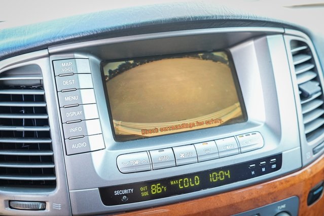 2006 Lexus LX 470 photo 24