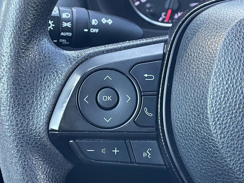 2020 Toyota RAV4 XLE photo 30