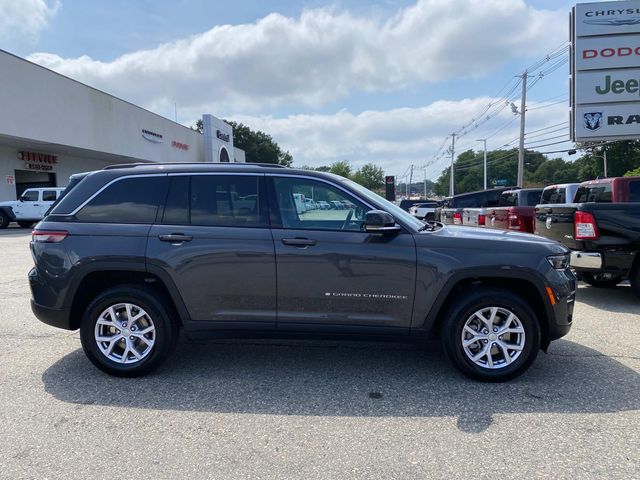 2022 Jeep Grand Cherokee Limited photo 2