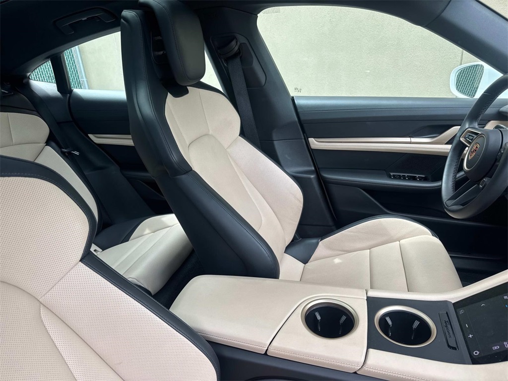 2025 Porsche Taycan 4S photo 15