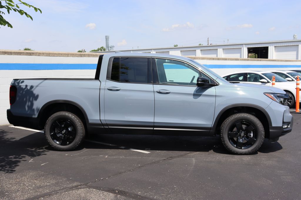 2025 Honda Ridgeline Black Edition photo 5
