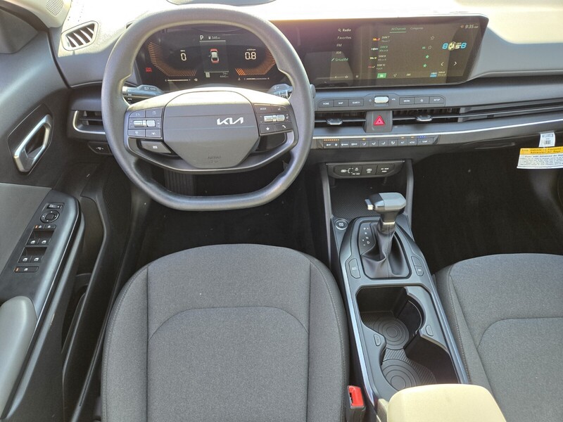 2025 Kia K4 LXS photo 11