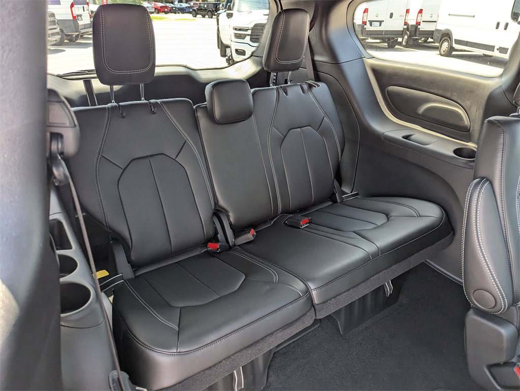 2026 Chrysler Pacifica photo 35
