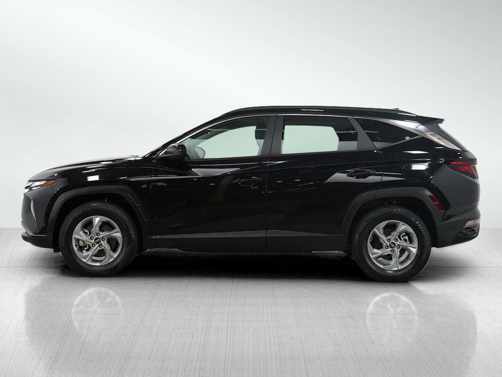 Used 2024 Hyundai Tucson SEL with VIN 5NMJBCDE4RH388725 for sale in Minneapolis, Minnesota
