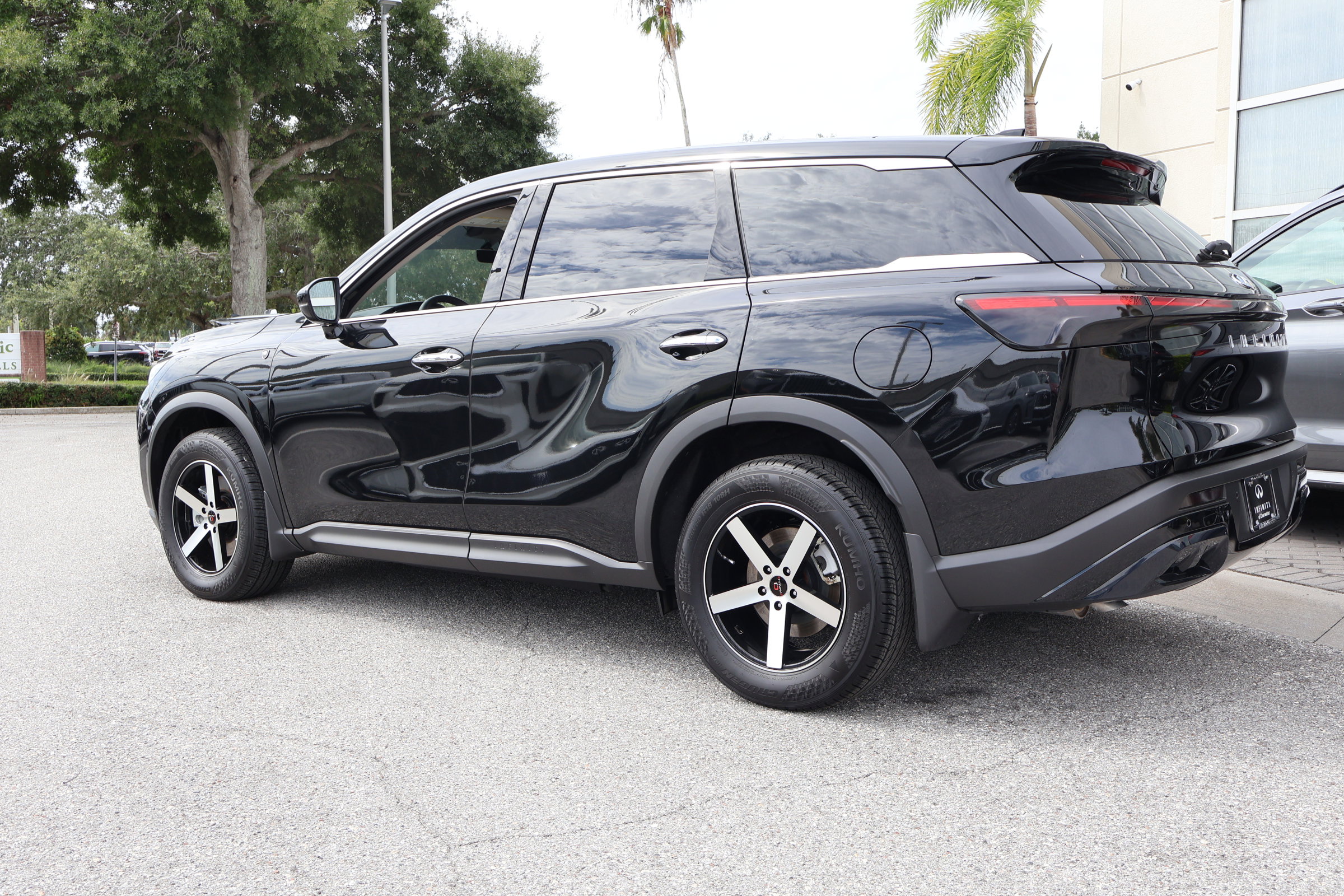 2025 Infiniti QX60 Pure photo 7
