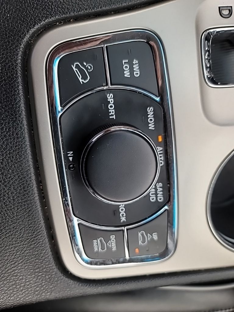 2011 Jeep Grand Cherokee Overland photo 17