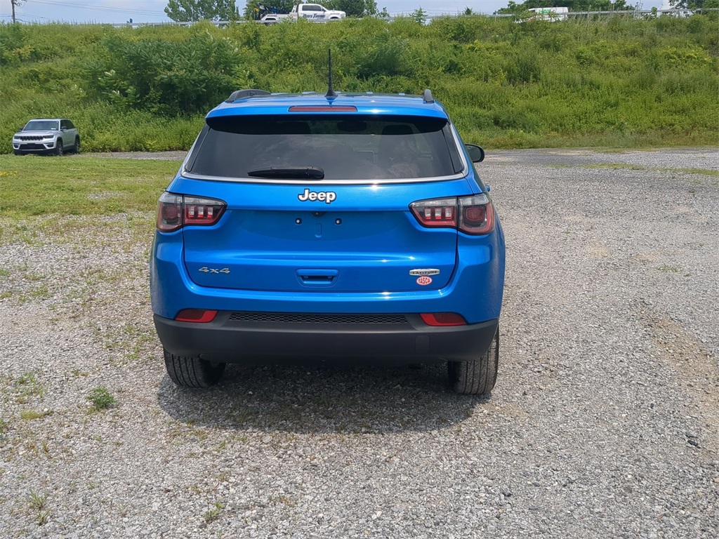 2022 Jeep Compass Latitude photo 4