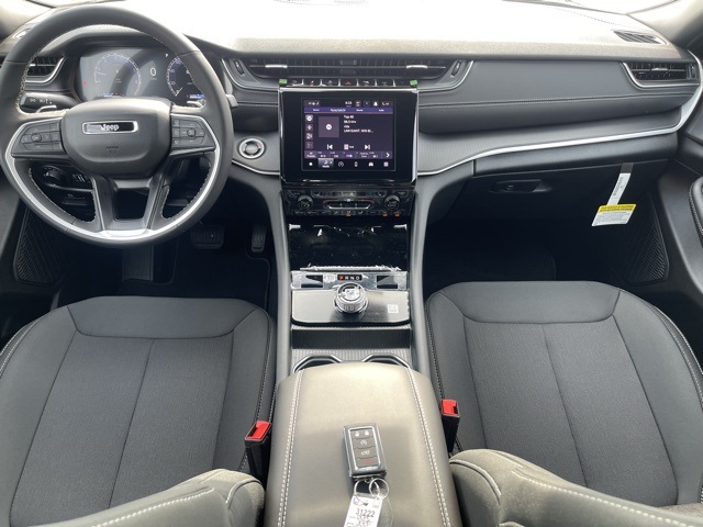 2025 Jeep Grand Cherokee Laredo X photo 9