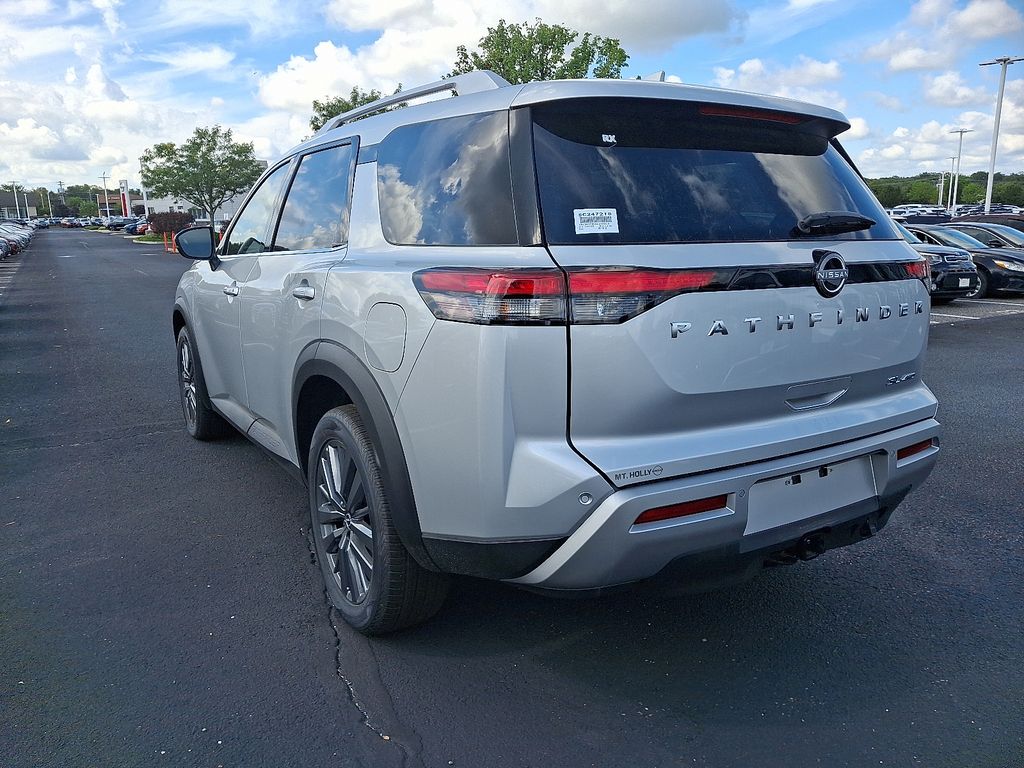 2025 Nissan Pathfinder SL photo 2
