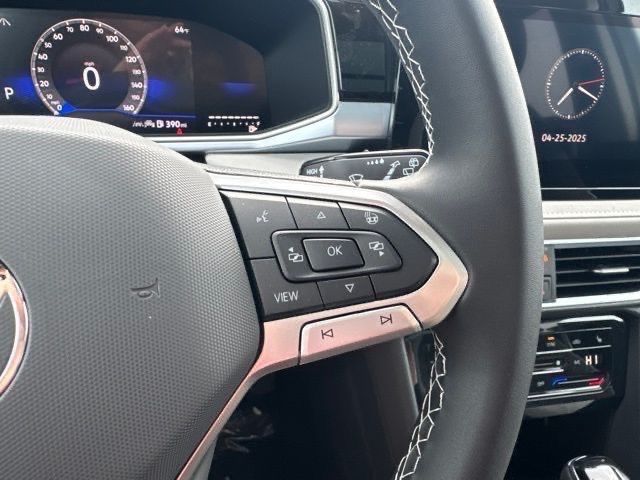 2025 Volkswagen Taos SE photo 8