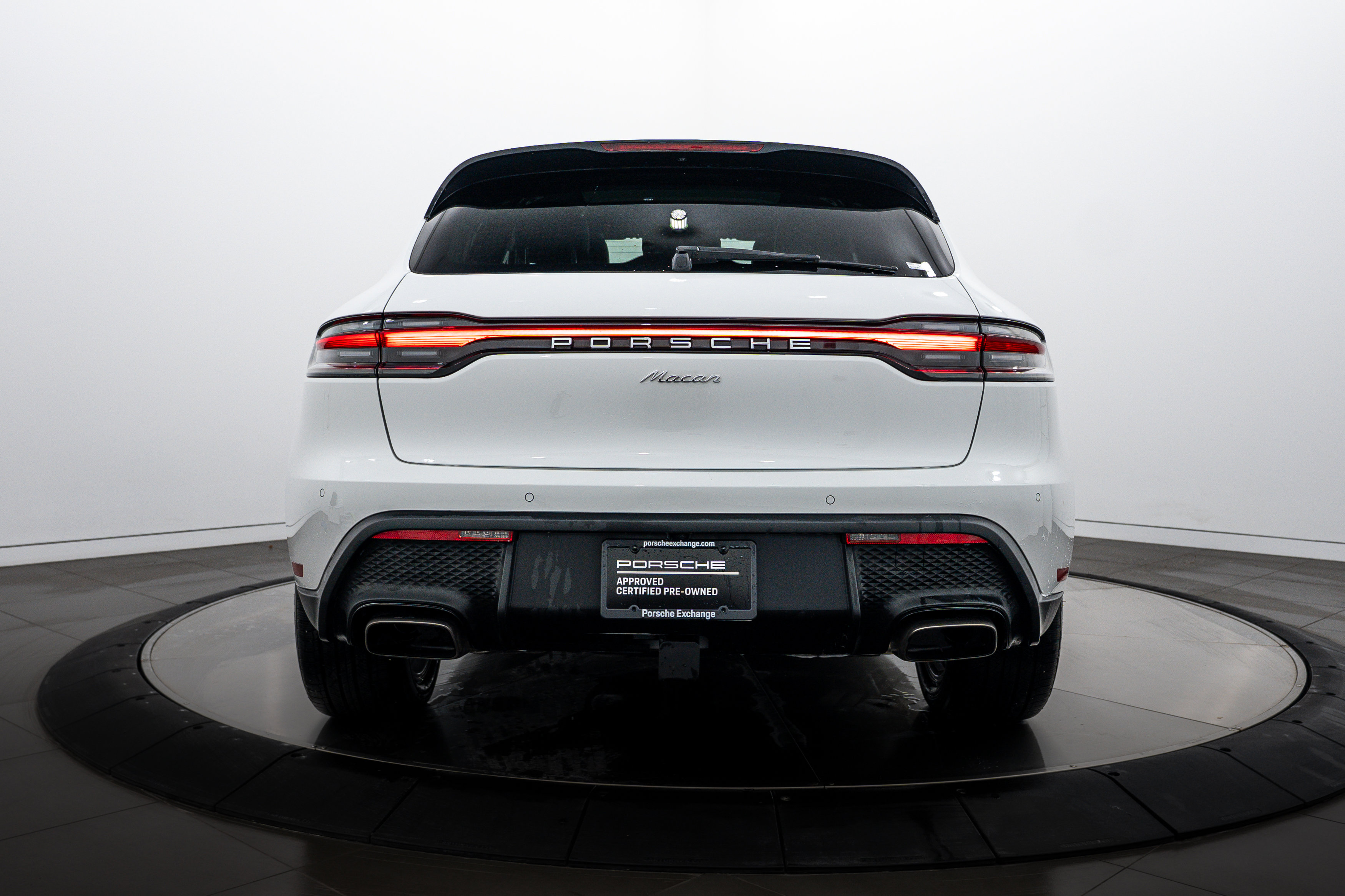 2025 Porsche Macan Base photo 4