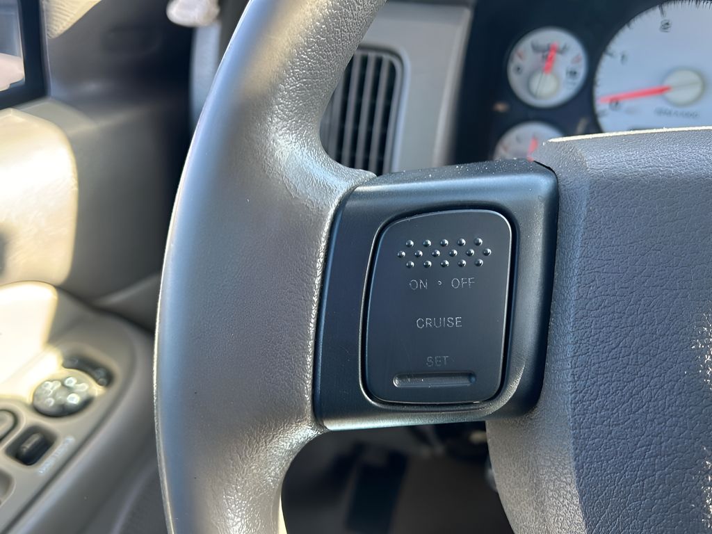2004 Dodge Ram SLT photo 15