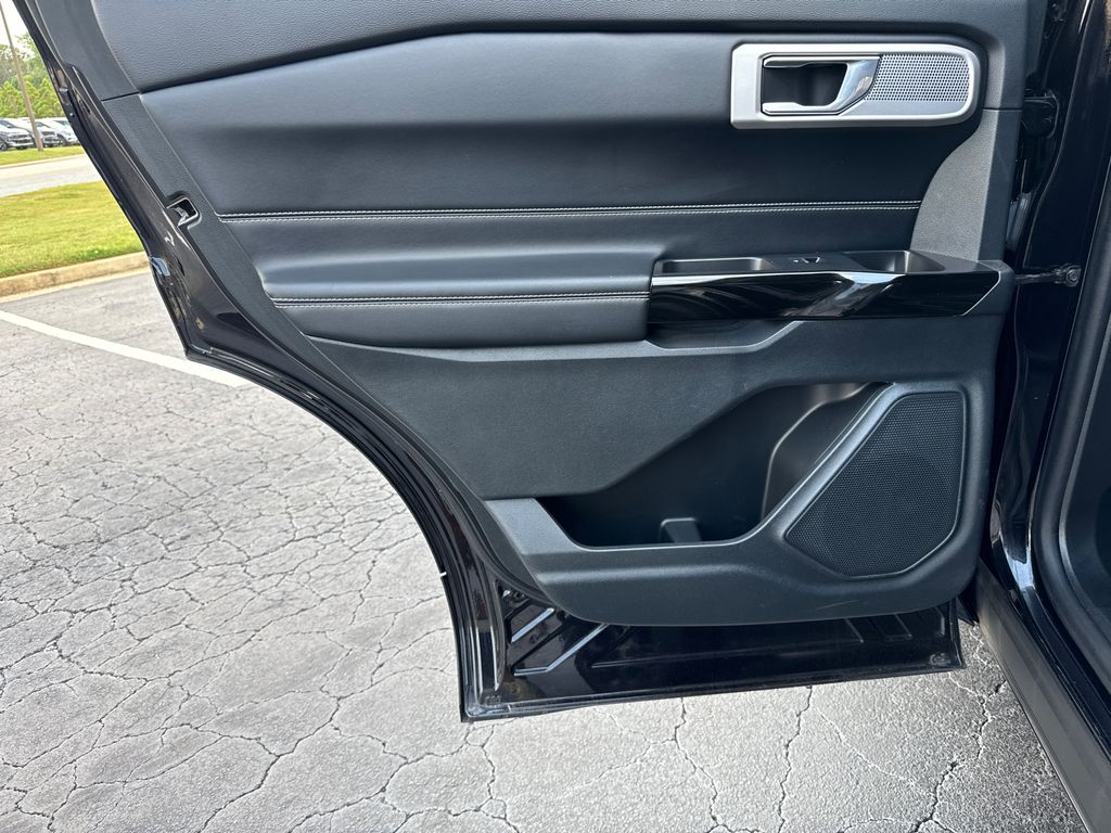 2021 Ford Explorer ST photo 21