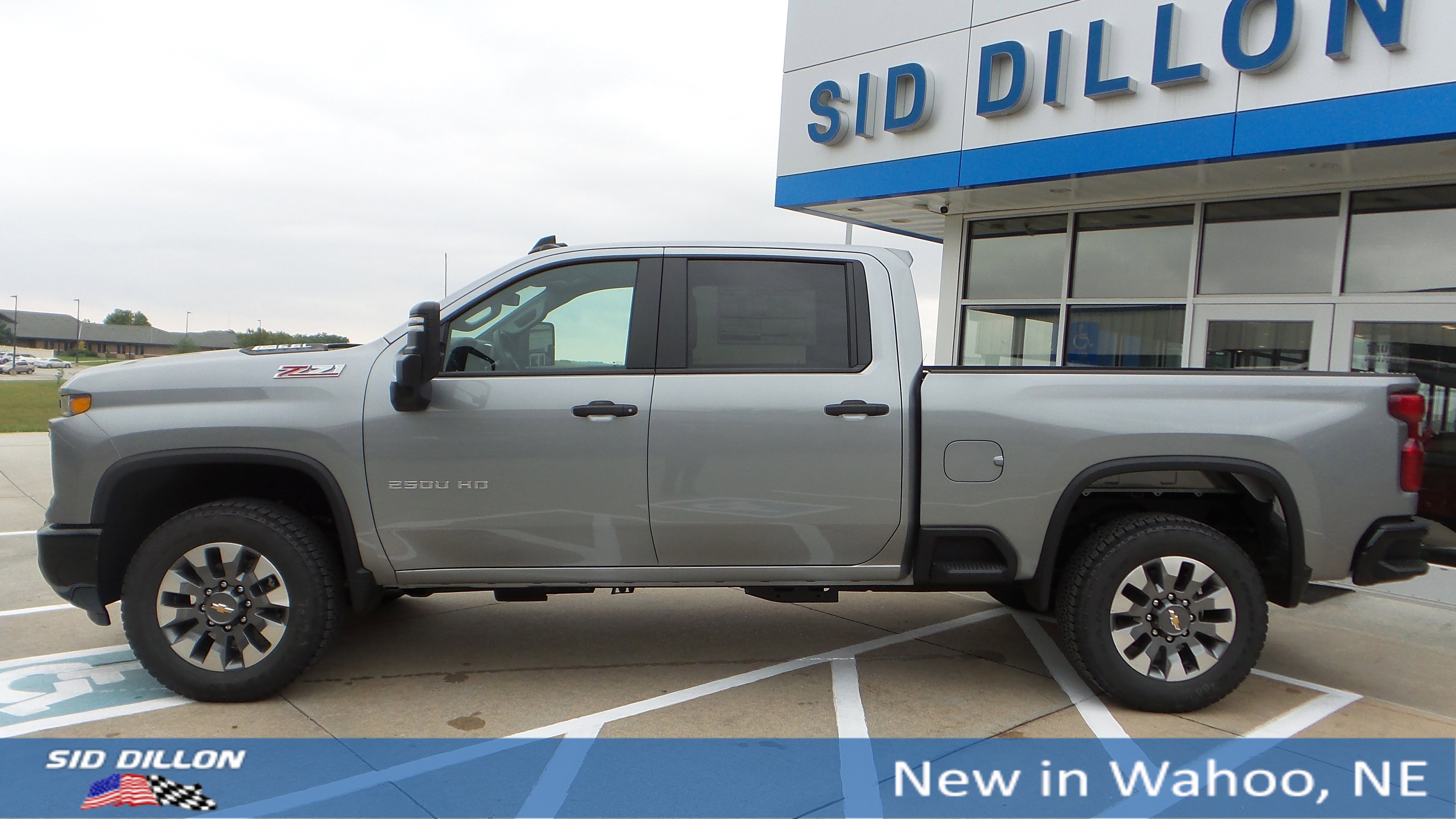 2026 Chevrolet Silverado 2500HD Custom photo 2