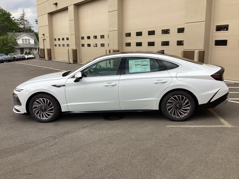 2025 Hyundai Sonata Hybrid Limited photo 4