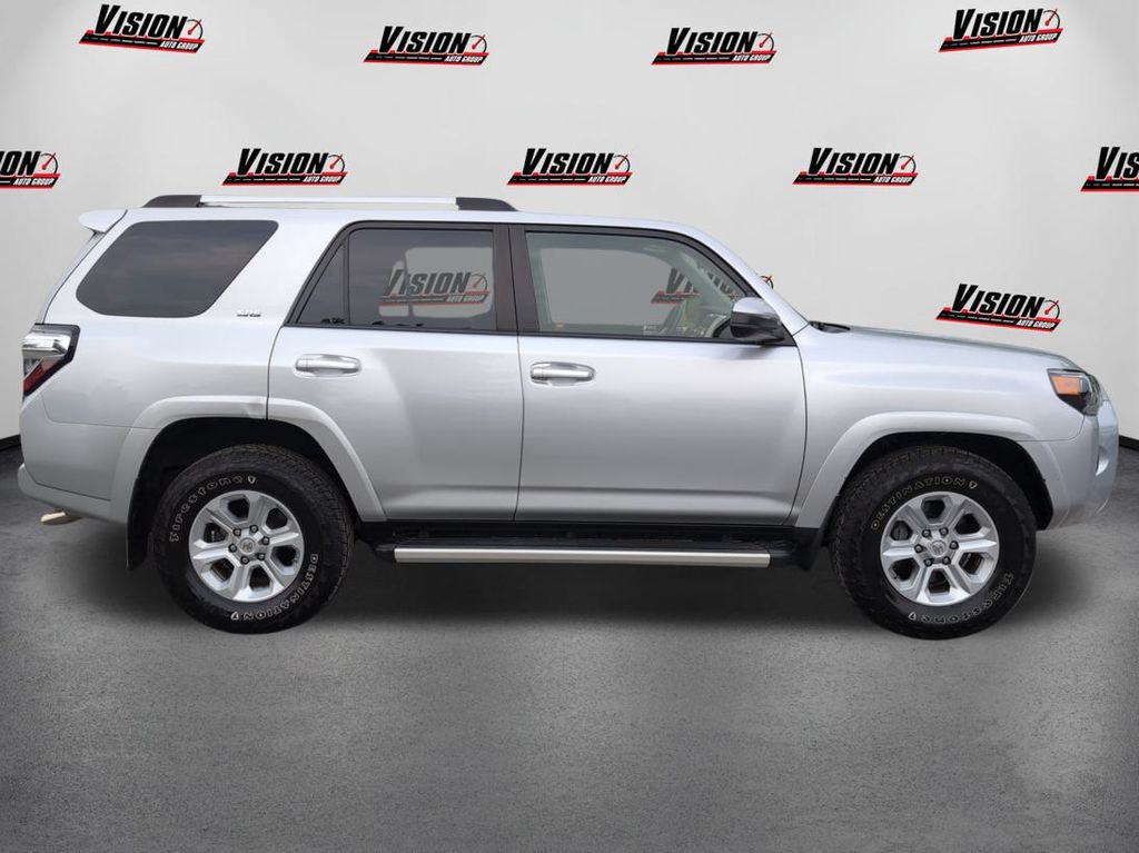 2019 Toyota 4Runner SR5 photo 4