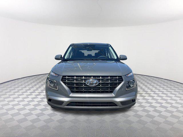 2025 Hyundai Venue SE photo 2