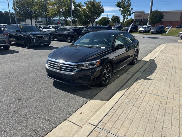 2021 Volkswagen Passat 2.0T R-Line photo 2