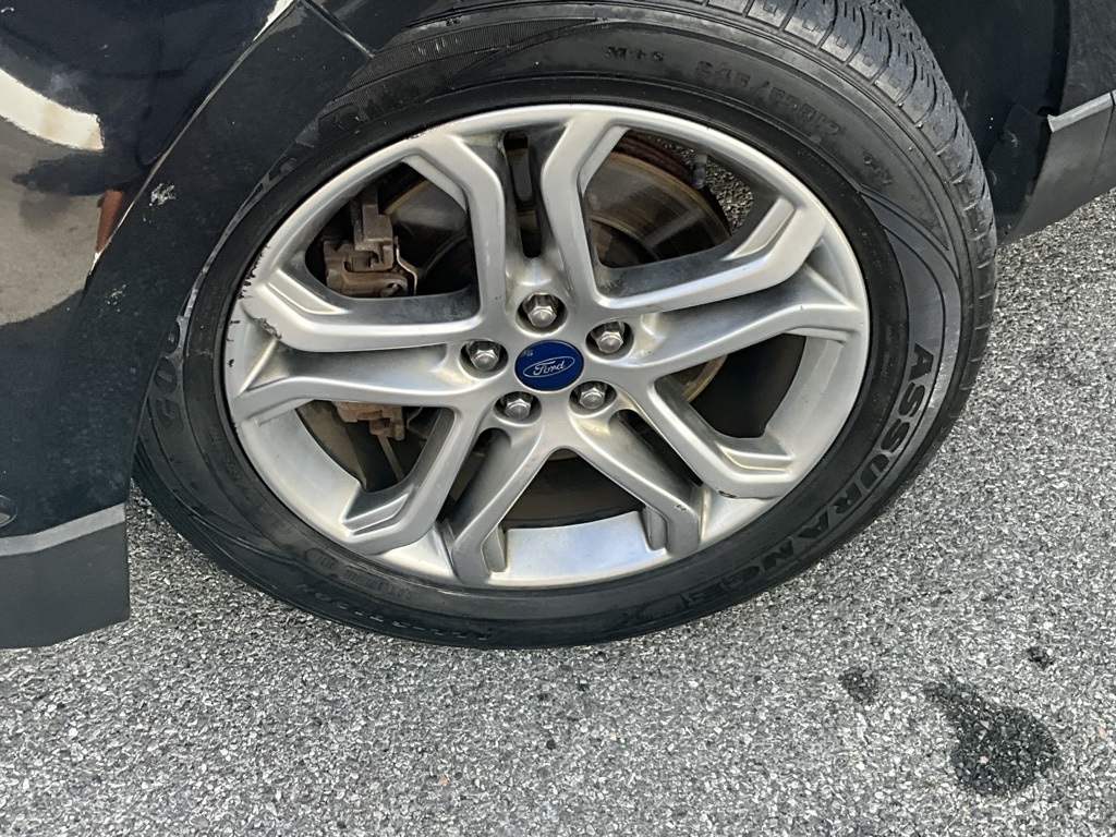 2016 Ford Edge Titanium photo 2