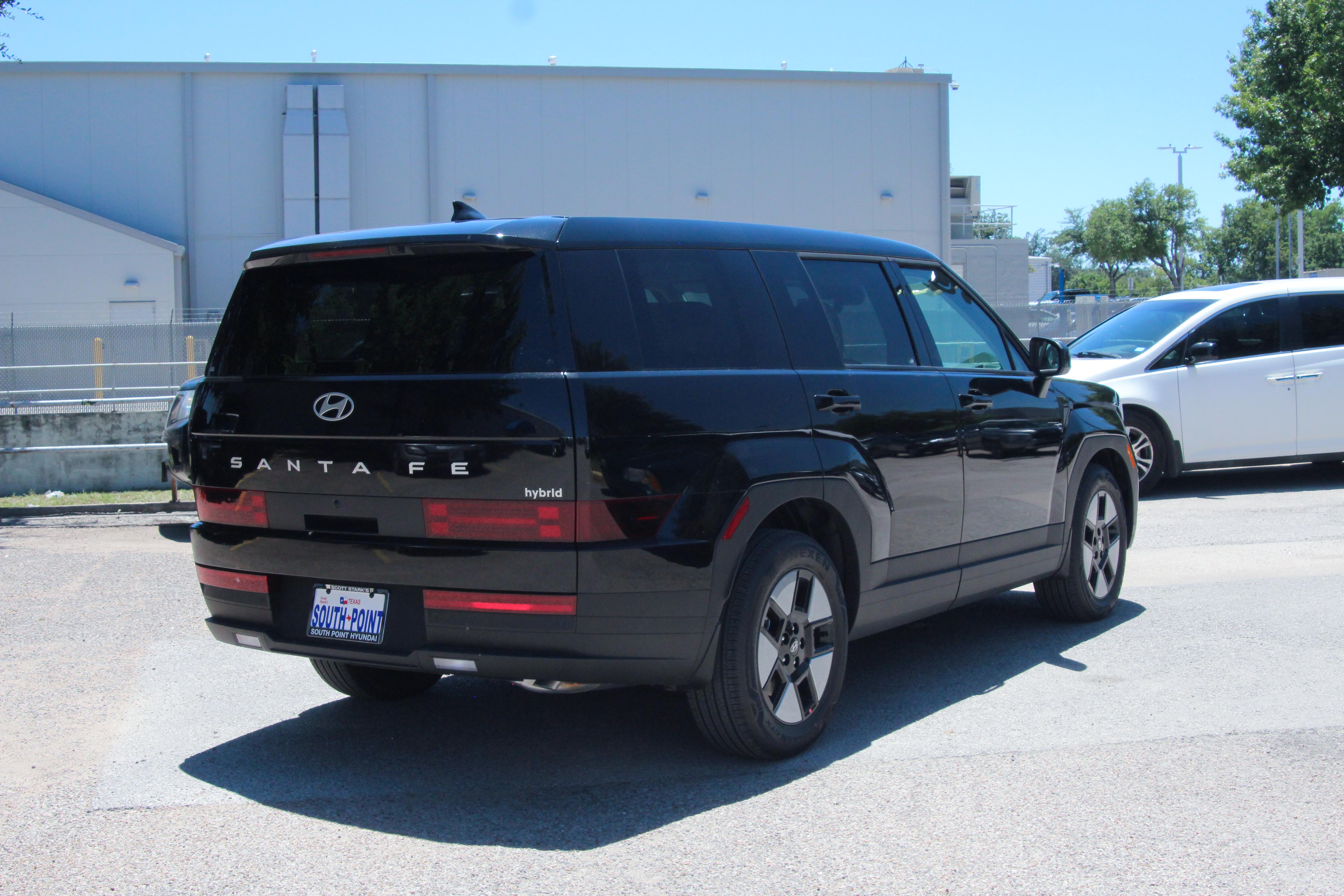 2026 Hyundai Santa Fe SE photo 4