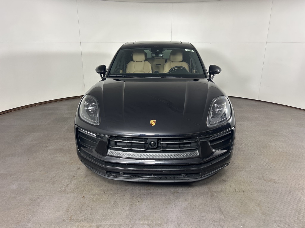 2025 Porsche Macan T photo 2