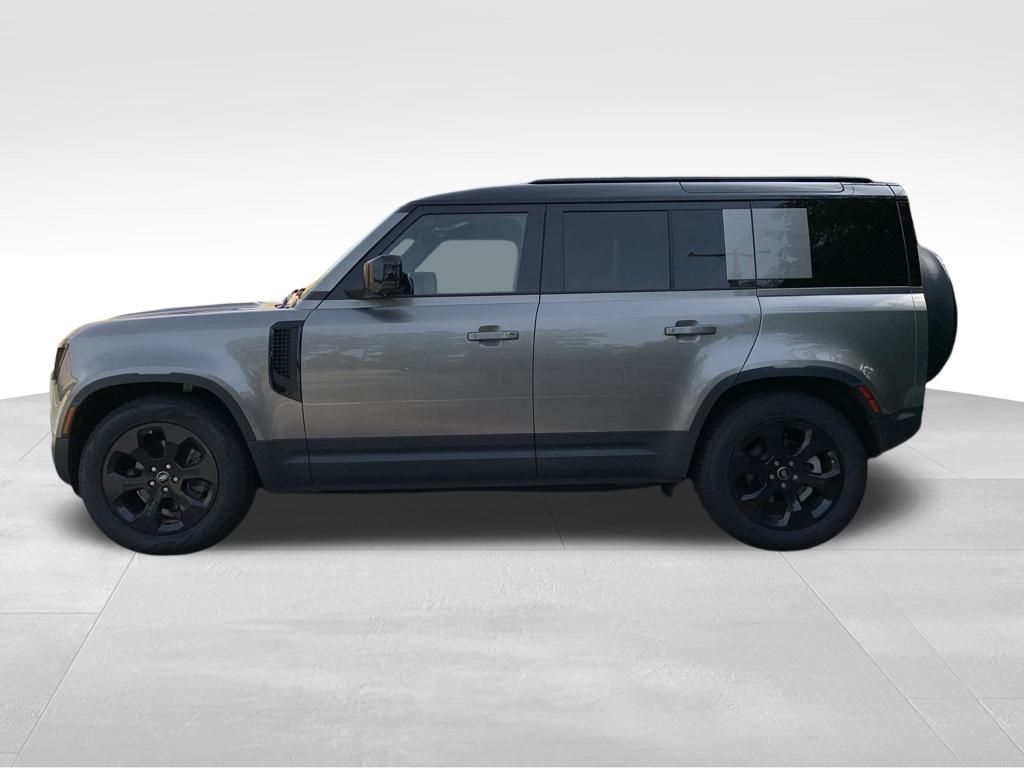 2025 Land Rover Defender 110 S photo 3