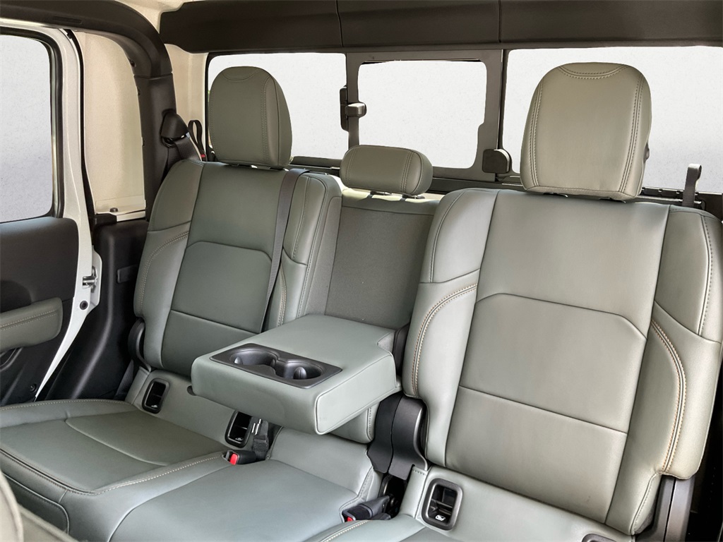 2025 Jeep Gladiator Mojave photo 9