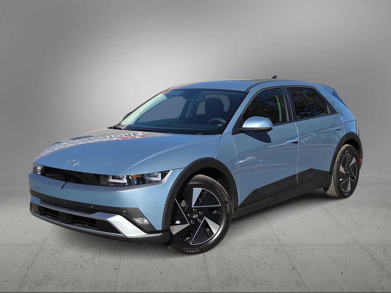 2026 Hyundai Ioniq 5 SE's photo