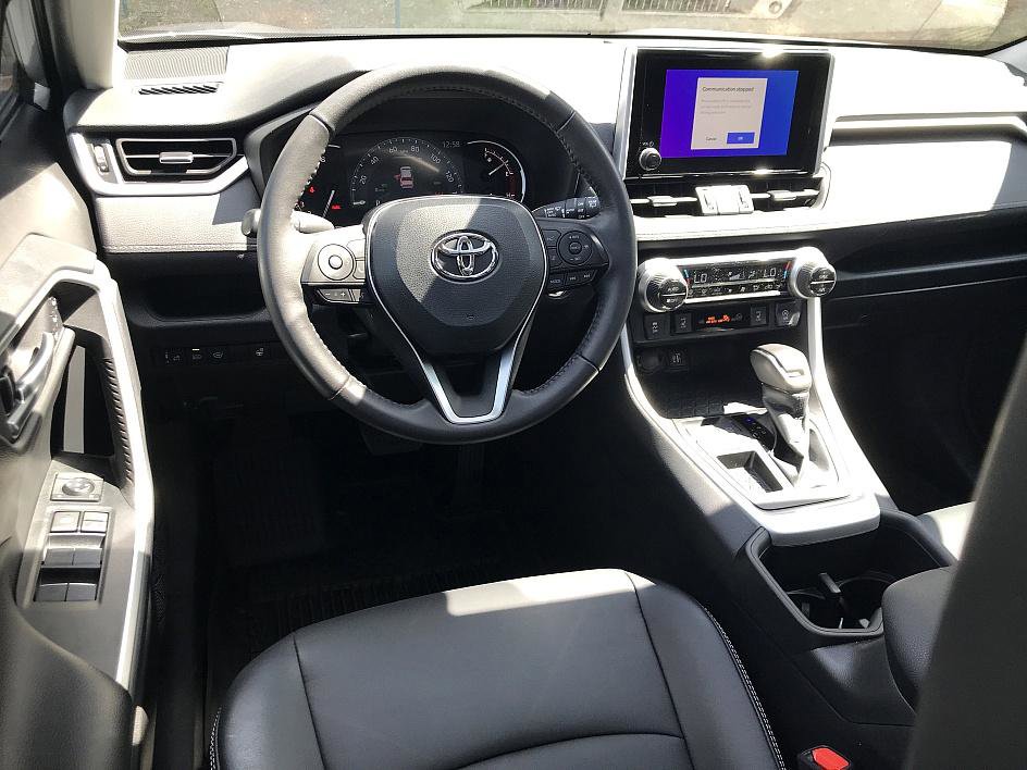 2023 Toyota RAV4 XLE Premium photo 11