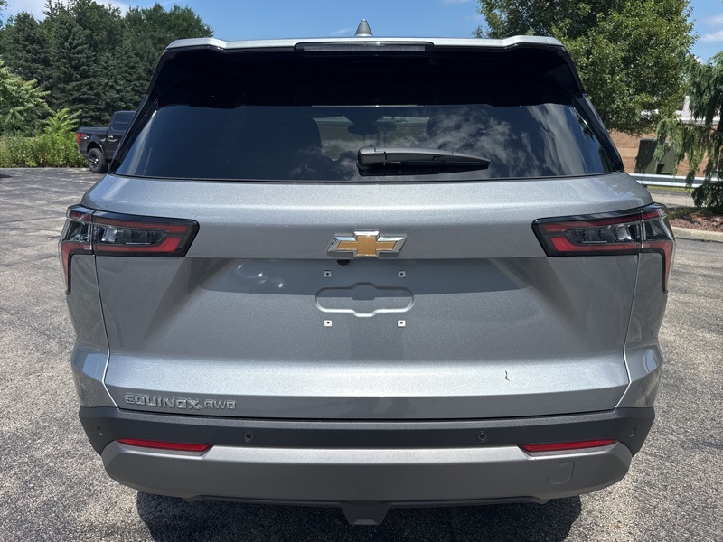 2026 Chevrolet Equinox LT photo 2