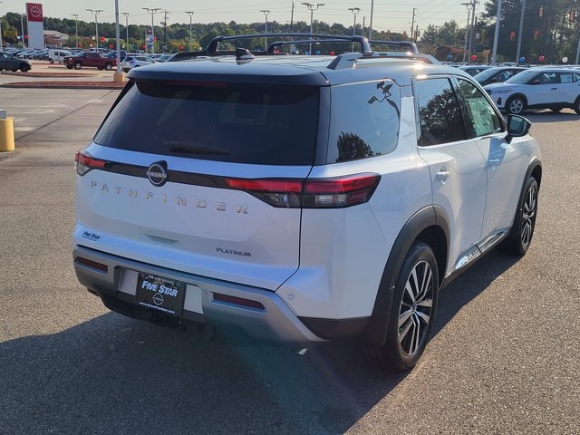 2025 Nissan Pathfinder Platinum photo 2